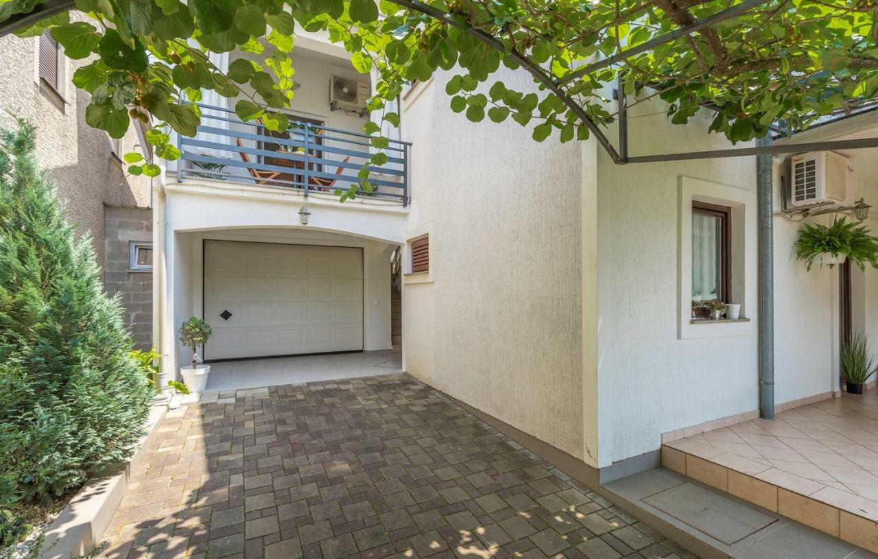 Apartment Green With Balcony Nova Vas  Екстер'єр фото